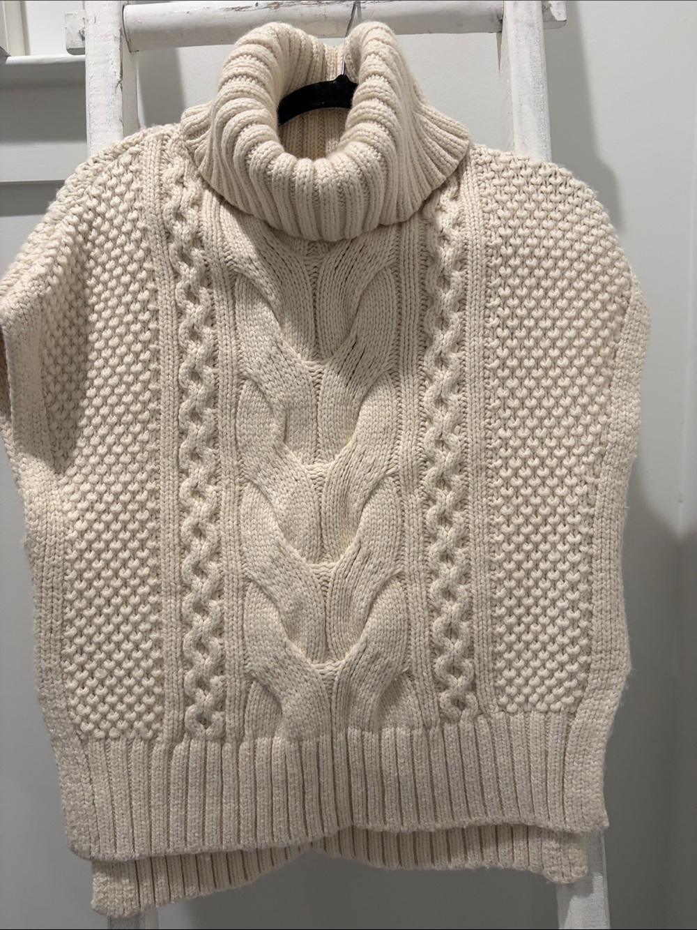 Banana Republic Sleeveless Cream Cable Turtleneck Sweater